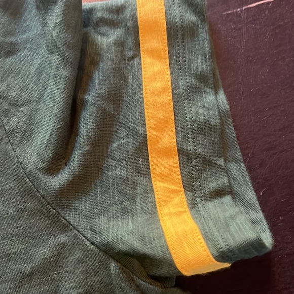 Baylor University vneck women’s medium. GUC. Green/yellow. - Picture 4 of 4